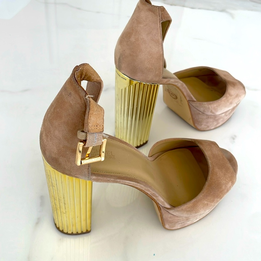 MICHAEL Michael Kors Porter Tan and Gold Platform Heels Size 9